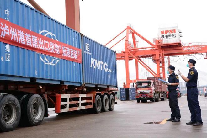 上半年成都货物贸易进出口总值突破4000亿元，同比增长9.5%，展现强劲韧性与活力