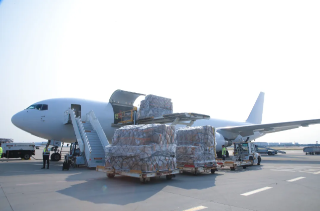 铁翼飞架全球 陕西西咸新区空港新城，141.3%增长的“空中朋友圈”密码